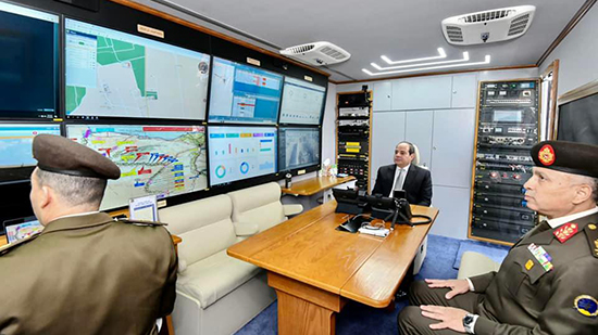 الرئيس السيسي يتفقد مركز عمليات التحكم والمتابعة للشبكة الوطنية للطوارئ والسلامة العامة