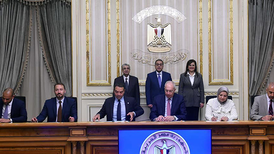 رئيس الوزراء يشهد توقيع مذكرة لإنتاج 390 ألف طن أمونيا خضراء سنوياً بالسخنة