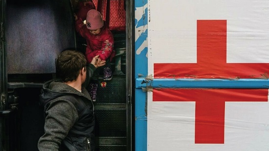 الصليب الأحمر ضالع في ترحيل أوكرانيين إلى روسيا