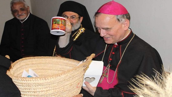  سفير الفاتيكان يزور مركز أخميم للمشغولات اليدوية التابع لجمعية الصعيد