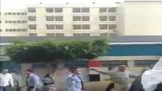 كشف ملابسات فيديو مشاجرة بين عدد من الأشخاص أمام مستشفى بالدقهلية