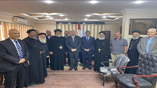  الأنبا أكليمندس يزور نائب محافظ القاهرة للتهنئة بعيد الفطر المبارك 