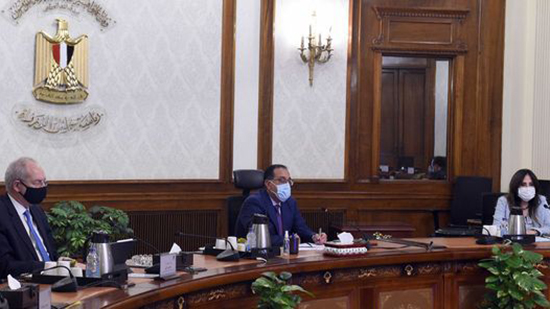 رئيس الوزراء يستعرض عددا من مقترحات تحفيز الاستثمارات في قطاع السيارات بمنطقة شرق بورسعيد