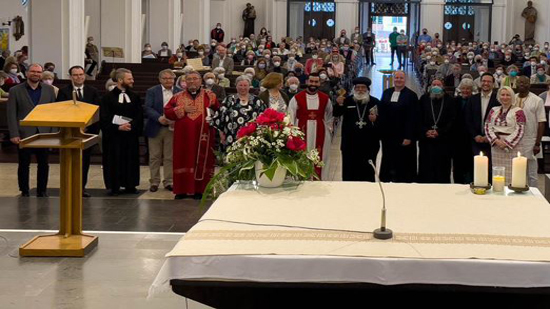 مشاركة نيافة الأنبا دميان الكنيسة الكاثوليكية في جوتينجن بمقاطعه نيدرساكسن بألمانيا الاحتفال بعيد العنصرة!