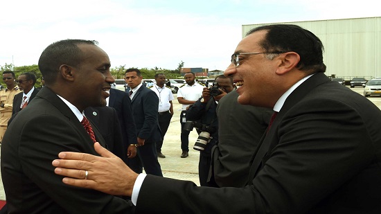  رئيس الوزراء يصل الصومال للمشاركة في مراسم تنصيب الرئيس حسن شيخ محمود