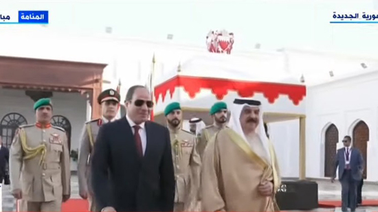 الرئيس السيسى يصل البحرين 
