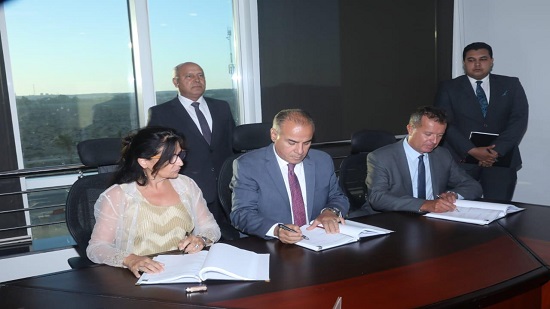 وزير النقل يشهد توقيع اتفاقيتين في مجال النقل البحري