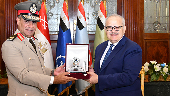  القوات المسلحة توقع بروتوكول تعاون مع كلية الإقتصاد والعلوم السياسية جامعة القاهرة