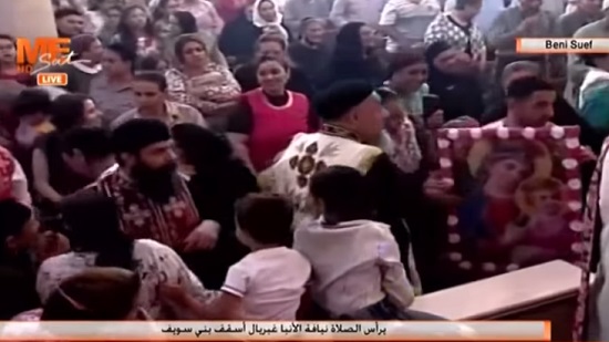 فيديو .. زفة وتمجيد في صلاة عشية نهضة صوم السيدة العذراء بكنيستها ببني سويف 