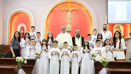 كنيسة السريان الكاثوليك في عمّان تحتفل بالمناولة الأولى لعدد من أطفال الرعيّة