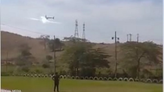 بالفيديو.. الطائرة تصطدم بأسلاك الكهرباء ومفاجأة بعد ذلك