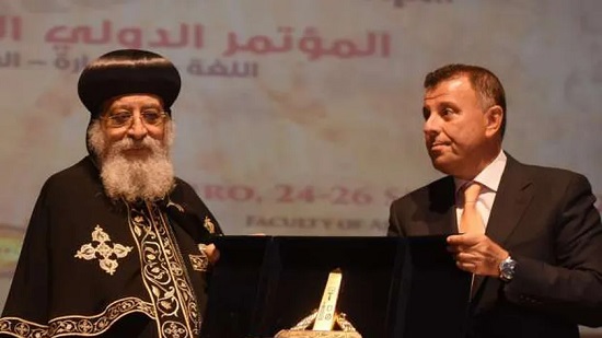 رئيس جامعة عين شمس يكرم البابا تواضروس خلال المؤتمر الدولي الأول للآثار القبطية