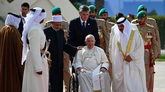 بحضور الملك وشيخ الازهر.. البابا فرنسيس يشارك في اختتام منتدى البحرين للحوار