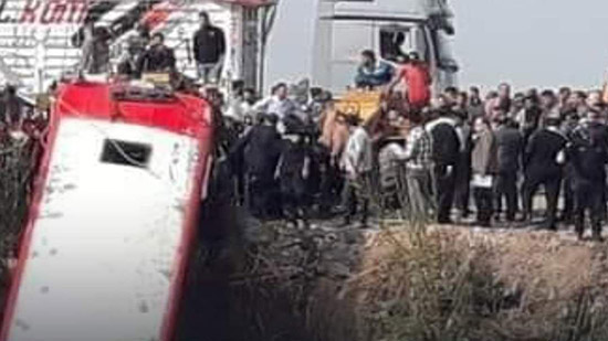 مصرع 18 شخص في حادث سقوط ميني باص بترعة بالدقهلية