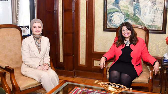 وزيرة الهجرة تستقبل القنصل العام الجديد لمصر في الكويت