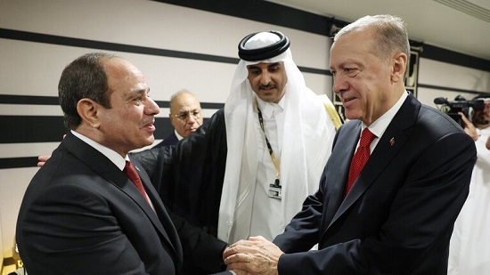 مصافحة السيسي وأردوغان التاريخية في قطر