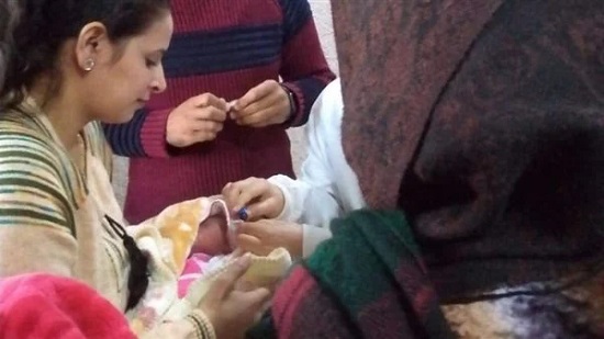   تطعيم 998 ألف طفل ضد مرض شلل الاطفال بالمنيا 