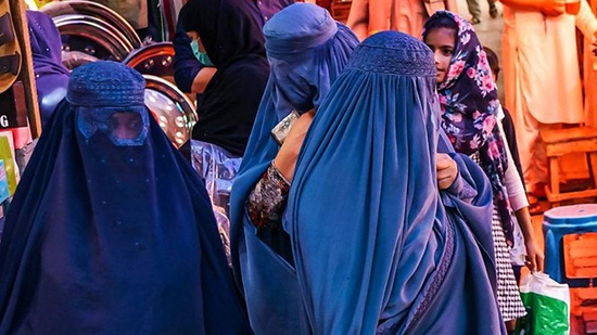  طالبان تمنع المرأة من العمل في افغانستان لعدم التزامها بالزى الإسلامى