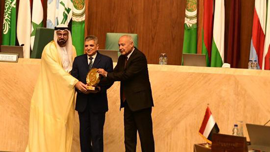 هيئة قناة السويس تحصل على جائزة أفضل هيئة ومؤسسة عربية خلال عام 2022 