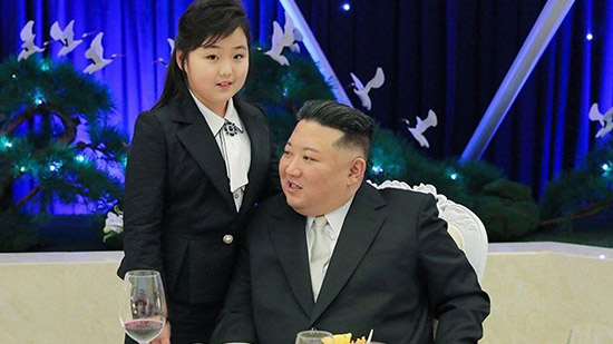 زعيم كوريا الشمالية يحتفل بذكرى تأسيس الجيش الشعبى برفقة ابنته