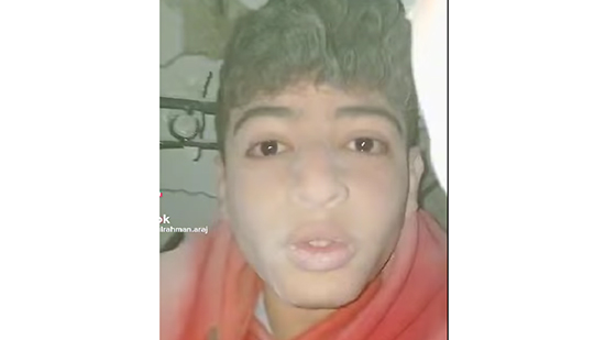 ما أعلم إذا كنت سأموت أو لا.. فتى سوري يستغيث بمساعدته بفيديوهات عبر الإنترنت بينما هو عالق تحت الأنقاض