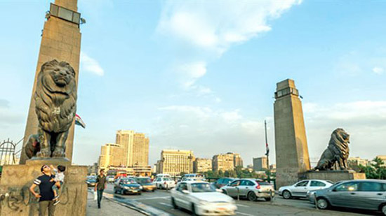 تصادم 3 سيارات ملاكي أعلى كوبري قصر النيل
