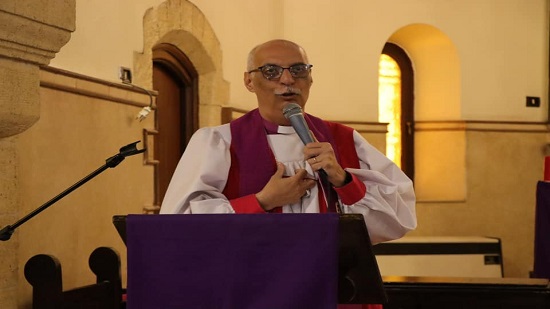  رئيس أساقفة الكنيسة الأسقفية: يترأس صلوات القداس الإلهى بكنيسة بمصر الجديدة 