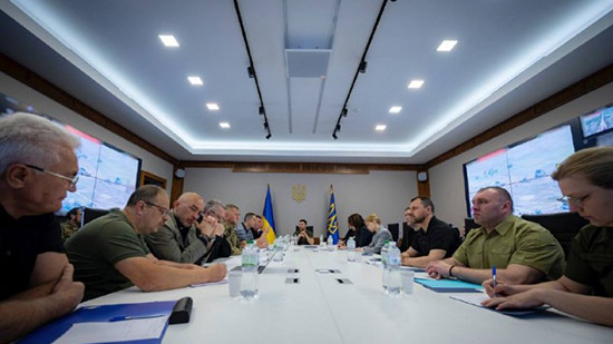 زيلينسكي يجتمع بمجلس الأمن القومي الأوكراني بعد تدمير سد كاخوفكا