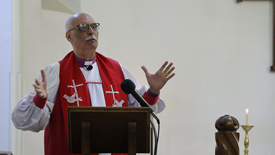 رئيس الأسقفية يترأس صلوات القداس الإلهي بكنيسة المعادى