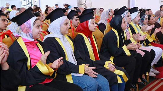 المدرسة الأسقفية بمنوف تحتفل بأوائل الشهادة الإعدادية 