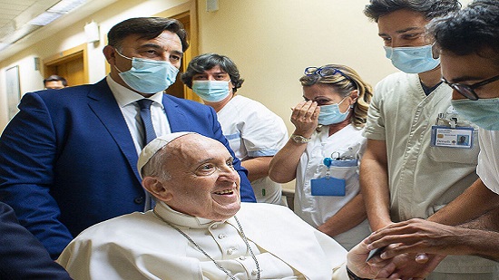  الكاردينال بارولين: البابا فرنسيس دخل المستشفى لاجراء عملية ونحن قريبون منه بمحبتنا ونرافقه بصلواتنا 