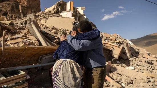 فيديو .. زلزال المغرب .. الموت مر بقرية الظلام.. رجل يفقد زوجته و٤ من ابناءه 