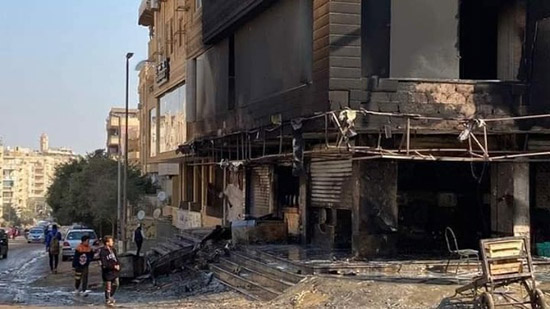 حريق ضخم يلتهم 4 محلات تجارية فى منطقة حدائق الأهرام