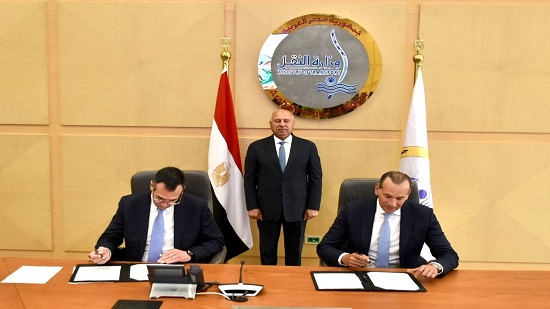  وزير النقل يشهد توقيع عقد تنفيذ أعمال البنية الفوقية لمشروع محطة الحاويات تحيا مصر 1 بميناء دمياط